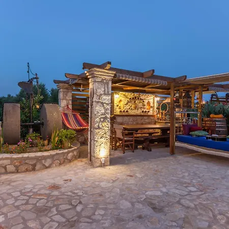 빌라 Agro Art Boutique & Luxury - Two Art With Pools, Unique Decors, And A Treehouse Option