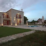 Villa Agro Art Boutique & Luxury - Two Art With Pools, Unique Decors, And A Treehouse Option Vanato