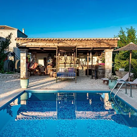 Agro Art Boutique & Luxury - Two Art With Pools, Unique Decors, And A Treehouse Option Villa