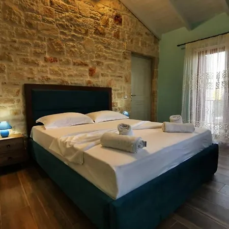 Villa Agro Art Boutique & Luxury - Two Art With Pools, Unique Decors, And A Treehouse Option Vanáto