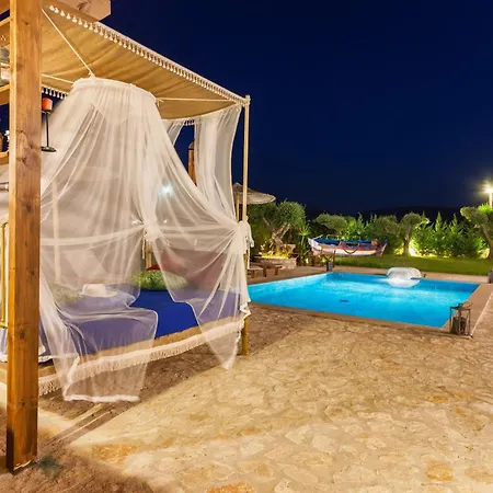 Agro Art Boutique & Luxury - Two Art With Pools, Unique Decors, And A Treehouse Option Vanáto