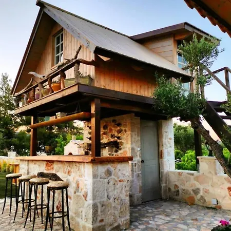 Agro Art Boutique & Luxury - Two Art With Pools, Unique Decors, And A Treehouse Option *