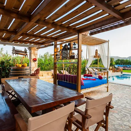 Agro Art Boutique & Luxury - Two Art With Pools, Unique Decors, And A Treehouse Option *