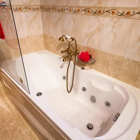 Agro Art Boutique & Luxury - Two Art With Pools, Unique Decors, And A Treehouse Option *