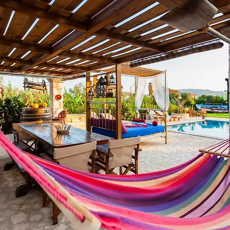 Agro Art Boutique & Luxury - Two Art With Pools, Unique Decors, And A Treehouse Option וילה