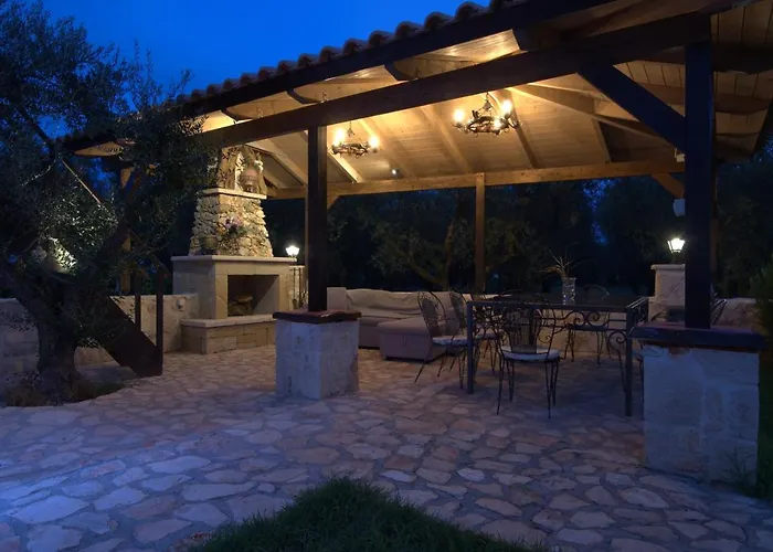 Вилла Agro Art Boutique & Luxury - Two Art With Pools, Unique Decors, And A Treehouse Option *