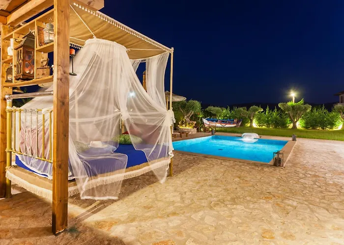 Agro Art Boutique & Luxury - Two Art With Pools, Unique Decors, And A Treehouse Option Vanato