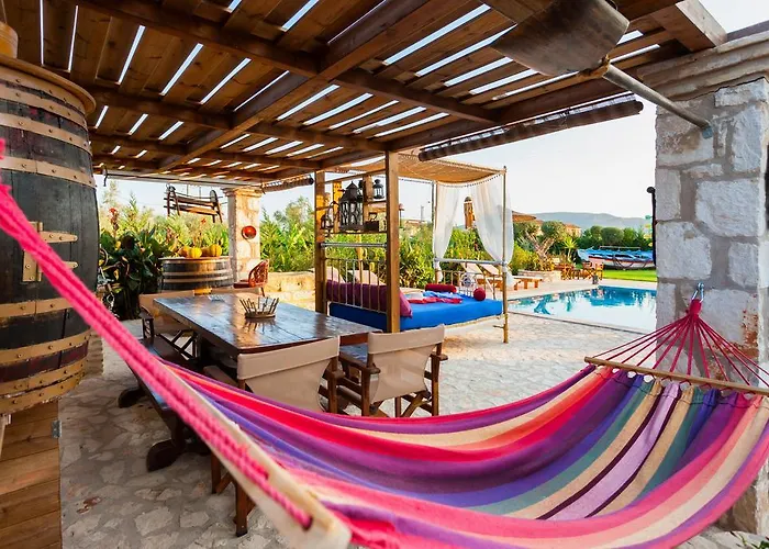 Agro Art Boutique & Luxury - Two Art With Pools, Unique Decors, And A Treehouse Option Вилла