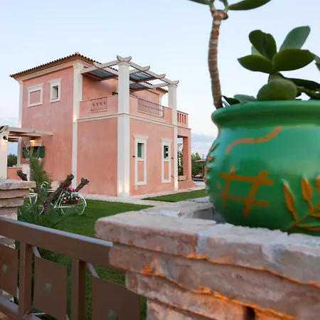 Agro Art Boutique & Luxury - Two Art With Pools, Unique Decors, And A Treehouse Option Vilă
