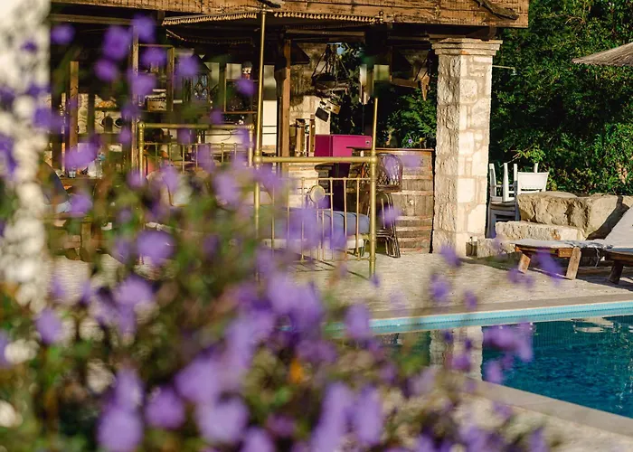 Agro Art Boutique & Luxury - Two Art With Pools, Unique Decors, And A Treehouse Option * Vanato