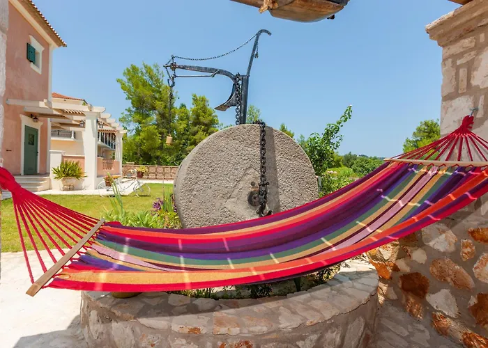 Agro Art Boutique & Luxury - Two Art With Pools, Unique Decors, And A Treehouse Option וילה