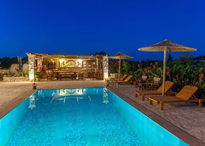 Agro Art Boutique & Luxury - Two Art With Pools, Unique Decors, And A Treehouse Option * Vanato
