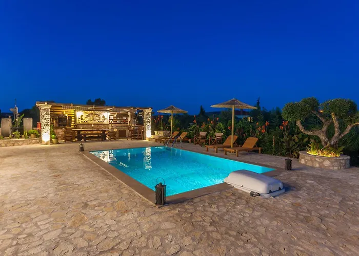 Agro Art Boutique & Luxury - Two Art With Pools, Unique Decors, And A Treehouse Option *